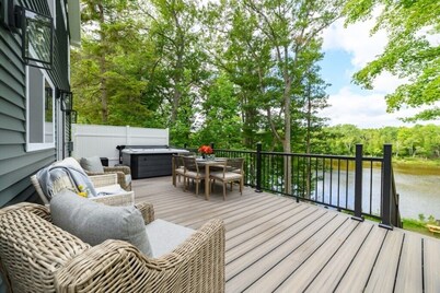 Newly Built|Riverfront|Kayaks|Hot tub|King|AC