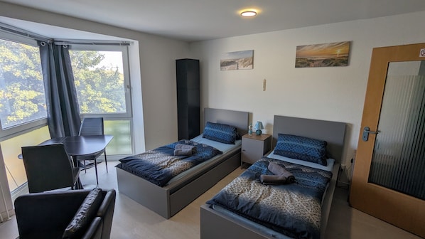 1 bedroom, iron/ironing board, WiFi, bed sheets - Modern small apartment in former student residence in Essen (Essen)