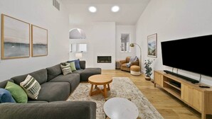 Smart-TV og peis