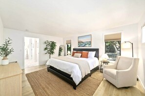 3 chambres, bureau, fer et planche à repasser, lit parapluie