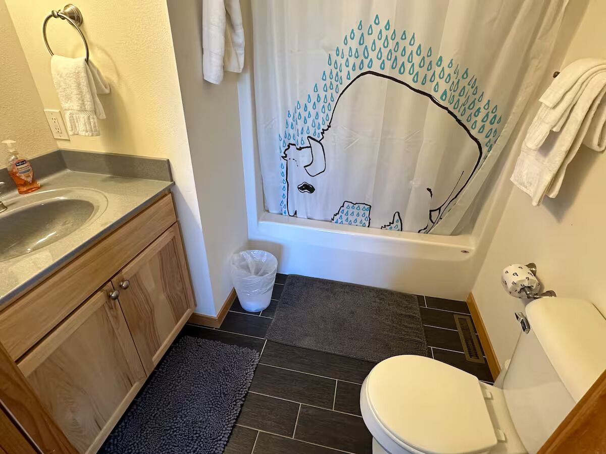 Dusche, Whirlpool, Haartrockner, Handtücher