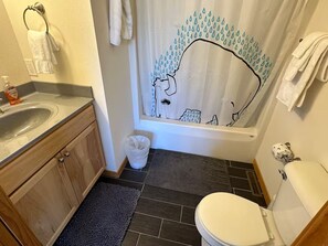 Shower, jetted bath, hair dryer, towels
