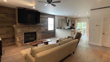 TV, fireplace