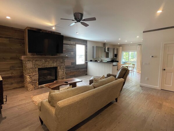 Smart TV, fireplace
