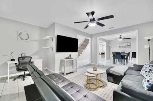 Large  House in Peaceful McAllen. Large Pool, 10th/Trenton. Perfect Location