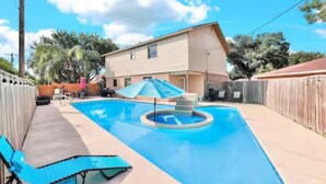 A backyard with a swimming pool, a lounge chair, and a wooden fence. - Large  House in Peaceful McAllen. Large Pool, 10th/Trenton. Perfect Location (McAllen)