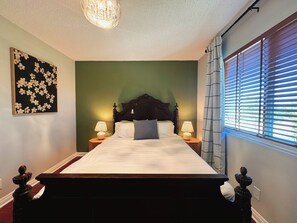4 bedrooms, iron/ironing board, free WiFi, bed sheets