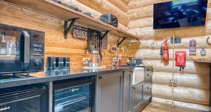 The Oak & The Log Cabin, Sleeps 10, 2 Hot Tubs
