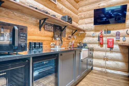 The Barn & The Log Cabin, Sleeps 12, 2 Hot Tubs