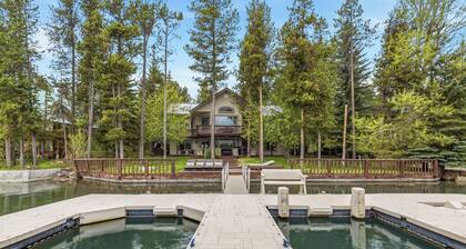 Newly added! Ultimate Waterfront Escape – Hot Tub, Sauna & Private Dock