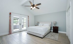 4 室のベッドルーム、デスク、アイロン / アイロン台、WiFi (無料)