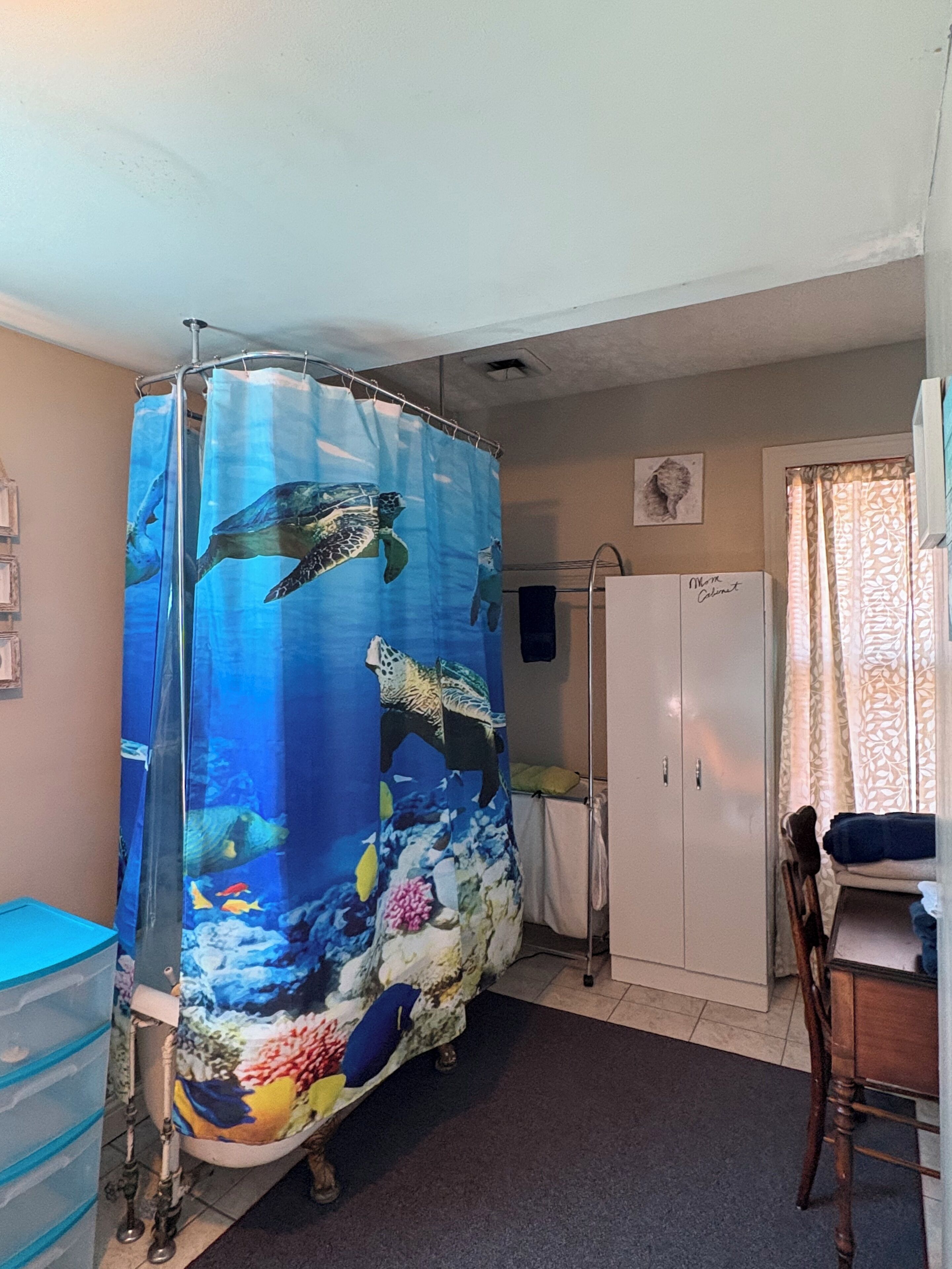 4 bedrooms, bed sheets