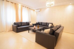 Unclassified image, 4 of 23, button