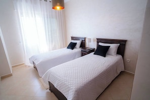 2 bedrooms, iron/ironing board, free WiFi