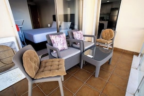 6 bedrooms, iron/ironing board, Internet, bed sheets