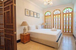 6 slaapkamers, een strijkplank/strijkijzer, internet, beddengoed