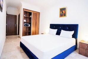 6 bedrooms, iron/ironing board, Internet, bed sheets - Best Convenient 2-bedroom apartment (Tangier)