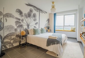 6 bedrooms, iron/ironing board, Internet, bed sheets