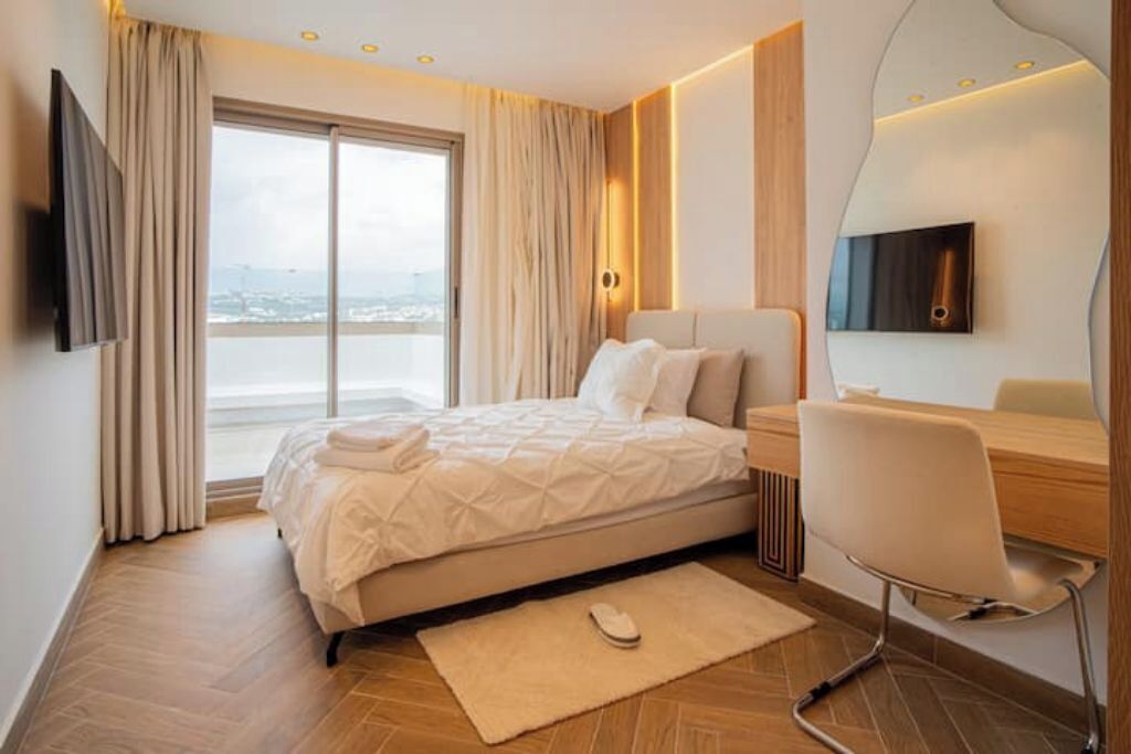 6 عدّة غرف نوم ومكواة/لوح كي وخدمة الإنترنت وملاءات أسرّة