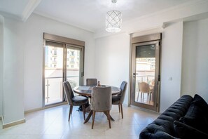 Unclassified image, 2 of 20, button