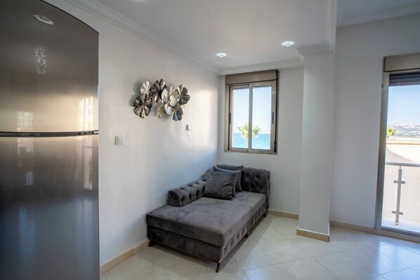 Unclassified image, 1 of 20, button