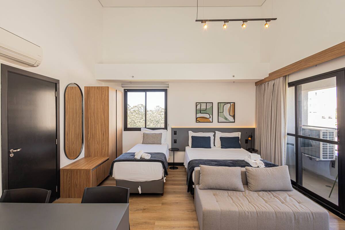 Chambre triple Affaires | Espace de travail pour ordinateurs portables, accès au Wi-Fi (inclus)