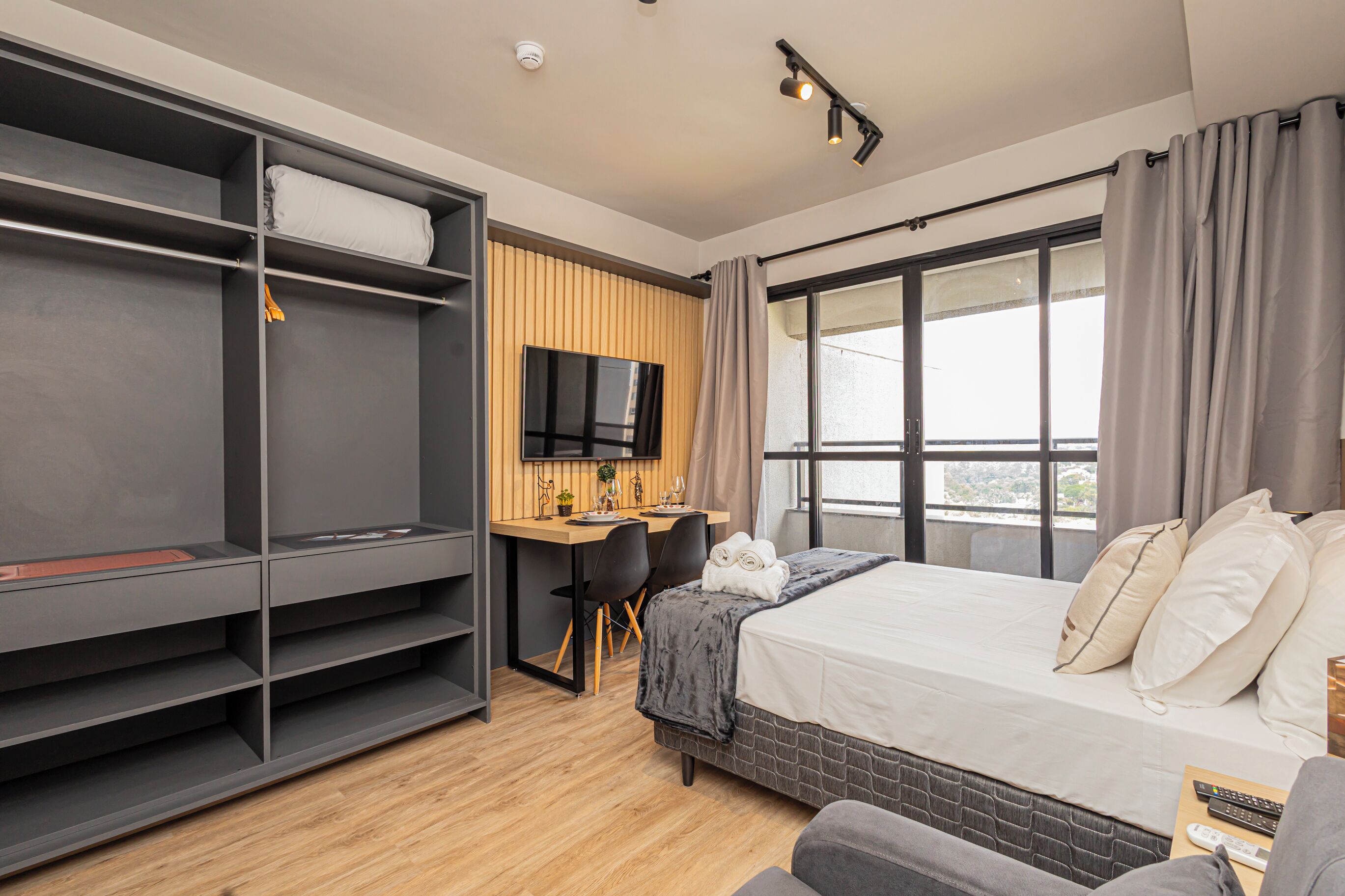 Family Room, City View | Laptop workspace, free WiFi, bed sheets