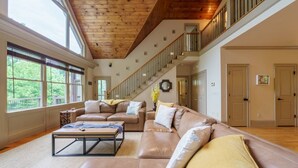 TV, fireplace - Beautiful Lake Home/Private Dock (Gainesville)