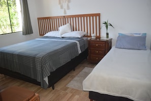 2 bedrooms, iron/ironing board, free WiFi, bed sheets