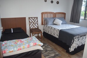 2 عدّة غرف نوم ومكواة/لوح كي وواي فاي مجانًا وملاءات أسرّة