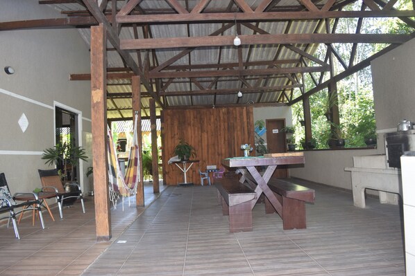 تناول الطعام بالخارج