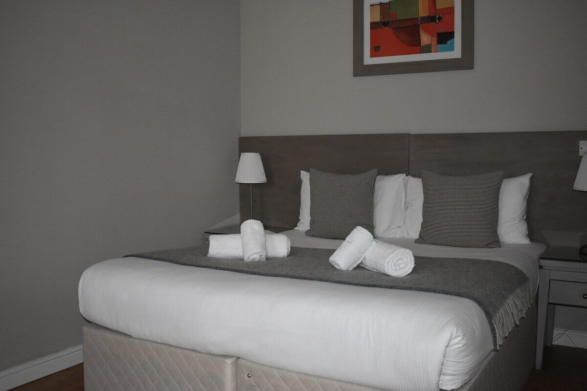 3 bedrooms, iron/ironing board, Internet, bed sheets