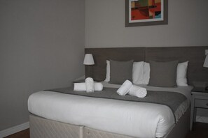 3 soverom, strykejern/-brett, internettilgang og sengetøy