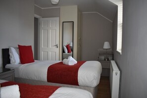 2 bedrooms, iron/ironing board, Internet, bed sheets