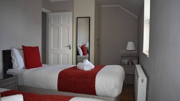 2 bedrooms, iron/ironing board, Internet, bed sheets