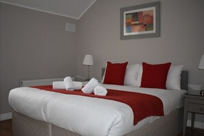 2 bedrooms, iron/ironing board, Internet, bed sheets