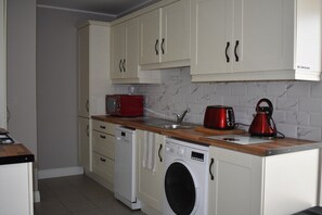 Refrigerador, microondas, horno y lavavajillas