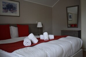 2 bedrooms, iron/ironing board, Internet, bed sheets
