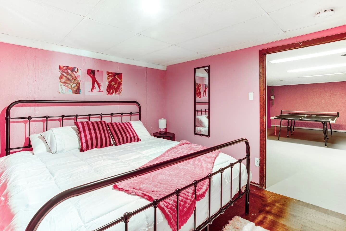 4 bedrooms, desk, iron/ironing board, travel cot