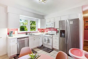 Micro-ondes, four, plaque de cuisson, lave-vaisselle