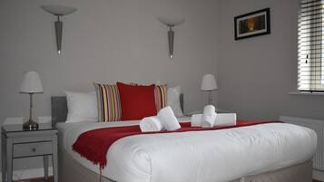 2 bedrooms, iron/ironing board, Internet, bed sheets