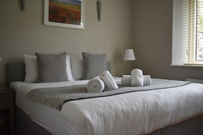 2 bedrooms, iron/ironing board, Internet, bed sheets