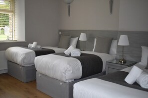 2 chambres, fer et planche à repasser, accès Internet, draps fournis
