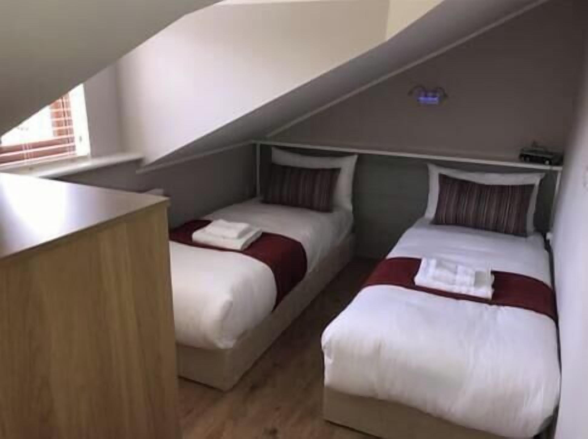 1 habitación, tabla de planchar con plancha, internet y ropa de cama 