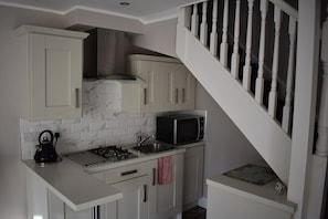 Refrigerador, microondas, horno y lavavajillas