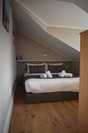 1 bedroom, iron/ironing board, Internet, bed sheets