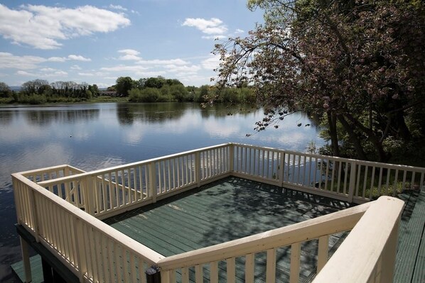 المنطقة المحيطة بالمنشأة