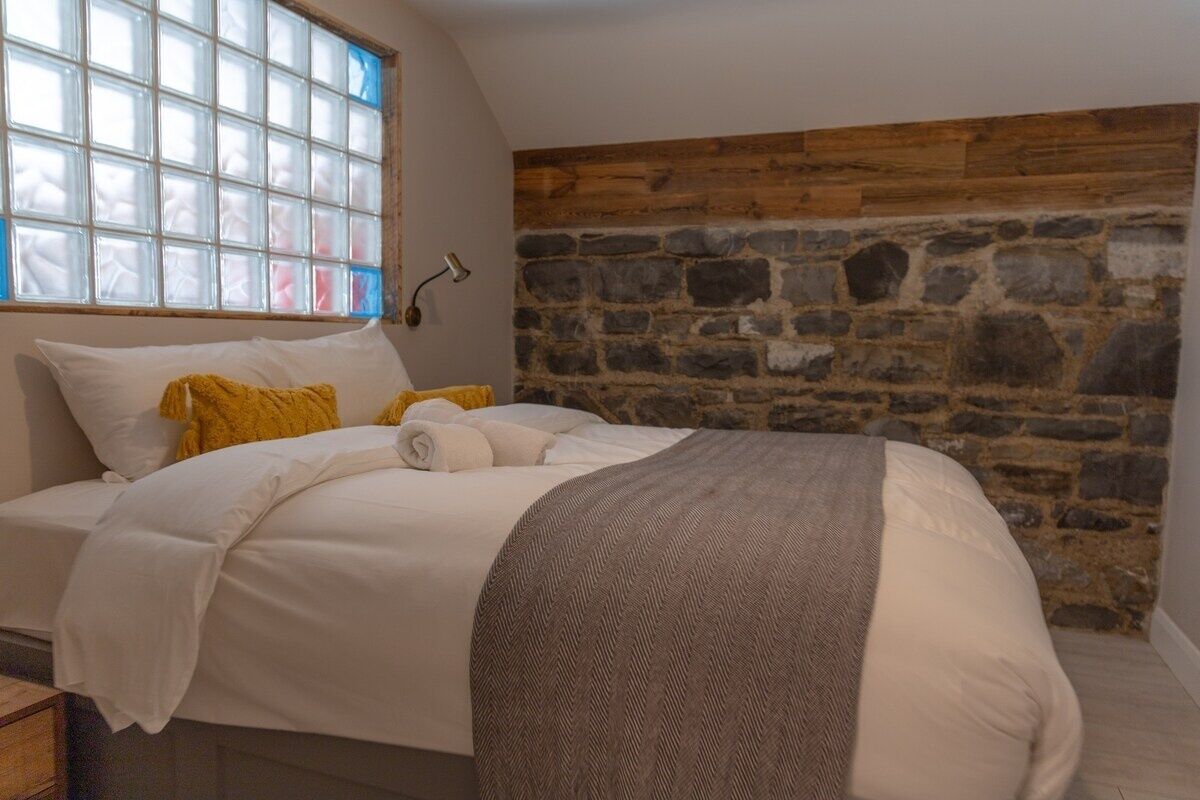 1 bedroom, iron/ironing board, Internet, bed sheets