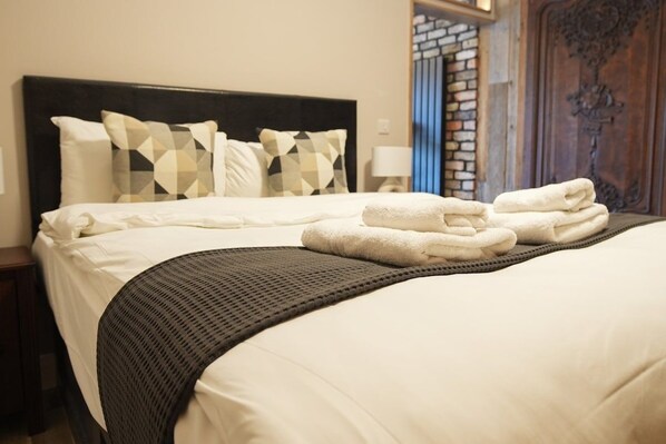 1 bedroom, iron/ironing board, internet