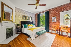 5 bedrooms, desk, iron/ironing board, travel cot